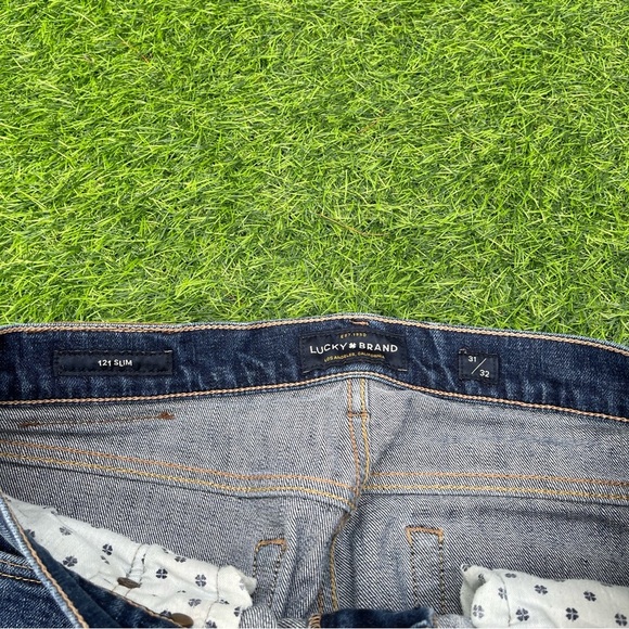 Lucky Brand Men’s 121 Slim distressed Denim Jeans 31/32 casual on trend Preowned - Picture 5 of 8